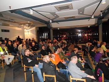 Das Publikum im Murnau-Saal der Ravensberger Spinnerei Bielefeld